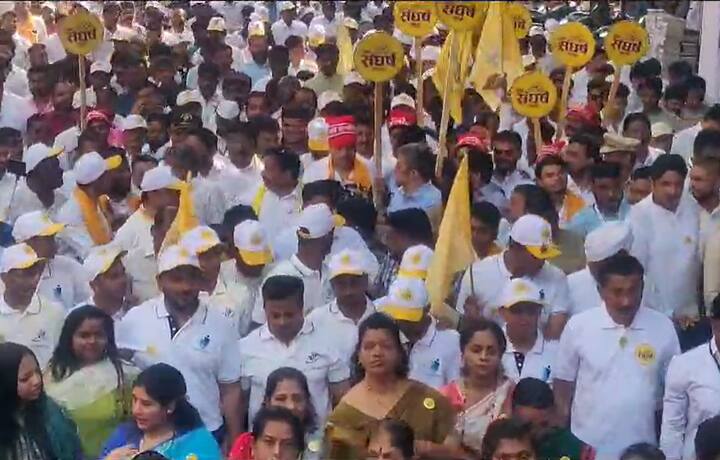 तरुणच नाहीतर पक्षाचे कार्यकर्तेदेखील यात सहभागी झाले आहे.