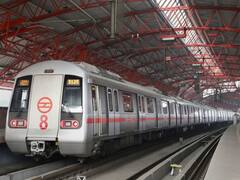 दिल्ली में केजरीवाल सरकार ने दिए मेट्रो और बसों के फेरे बढ़ाने के निर्देश, DMRC ने लिया ये फैसला