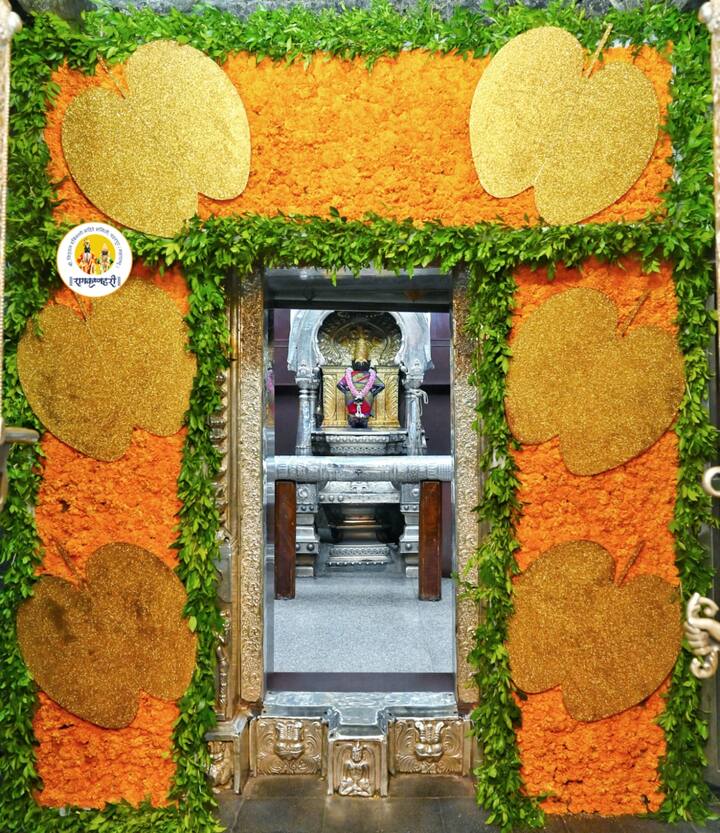 दसऱ्यानिमित्त पंढरपूर मंदिराला आकर्षक सजावट करण्यात आली आहे