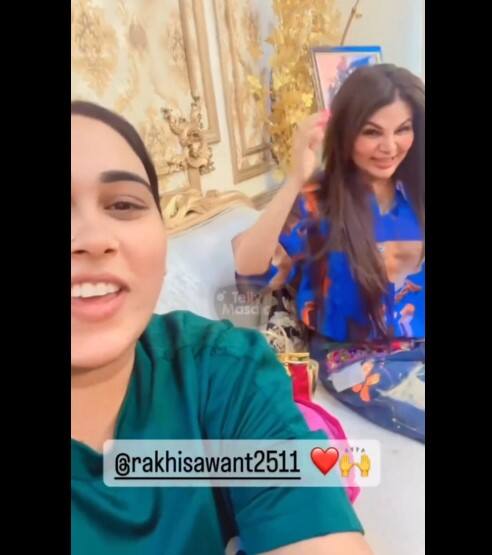 ਇਸਦੇ ਨਾਲ ਹੀ ਉਸ ਨੇ ਇਹ ਵੀ ਕਿਹਾ ਸੀ ਕਿ ਉਹ ਮਰਹੂਮ ਗਾਇਕ ਸਿੱਧੂ ਮੂਸੇਵਾਲਾ ਦੇ ਮਾਤਾ ਅਤੇ ਪਿਤਾ ਨੂੰ ਮਿਲਣ ਲਈ ਉਨ੍ਹਾਂ ਦੇ ਘਰ ਵੀ ਜਾਏਗੀ। ਫਿਲਹਾਲ ਰਾਖੀ ਪੰਜਾਬ ਪਹੁੰਚ ਚੁੱਕੀ ਹੈ। ਜਿਸਦਾ ਵੀਡੀਓ ਅਫਸਾਨਾ ਖਾਨ ਵੱਲੋਂ ਆਪਣੇ ਸੋਸ਼ਲ ਮੀਡੀਆ ਹੈਂਡਲ ਇੰਸਟਾਗ੍ਰਾਮ ਉੱਪਰ ਸ਼ੇਅਰ ਕੀਤਾ ਗਿਆ ਹੈ।