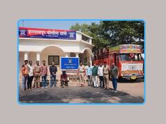 सांगली : इस्लामपूर पोलिसांनी तब्बल ६० लाखांची गोवा बनावटीची दारुची वाहतूक करणारा ट्रक पकडला
