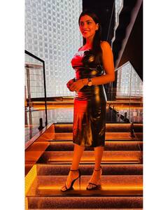 Lahari Shari Photos: బిగ్ బాస్ బ్యూటీ ట్రెండీ లుక్