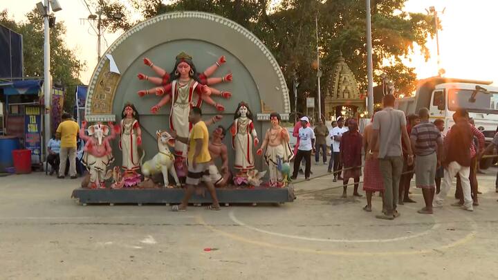 রাখা হয়েছে পে লোডার, ফ্লোটিং ক্রেন। নিরাপত্তার জন্য রাখা হয়েছে স্পিডবোট।