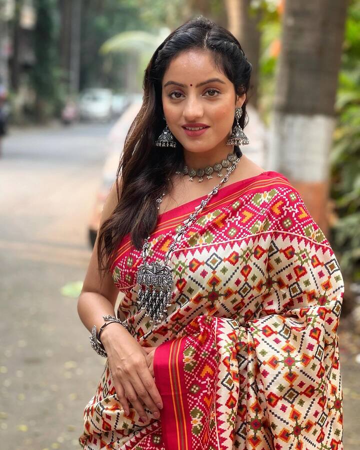 દીપિકાએ મેનેજમેન્ટનો અભ્યાસ કર્યો હોવા છતાં તેનું મન અભિનયની દુનિયા તરફ ખેંચાઈ ગયું અને તેણે ટીવી સિરિયલ દિયા ઔર બાતી હમથી નાના પડદાની દુનિયામાં પ્રવેશ કર્યો.