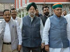 प्र‍ियंका गांधी के ख‍िलाफ BJP ने चुनाव आयोग में की शिकायत, कहा- 'धार्मिक भावनाओं से खिलवाड़ कैसे कर सकती हैं?'