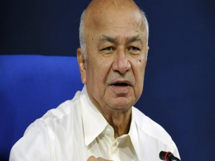 Sushilkumar Shinde: முன்னாள் முதலமைச்சர், முன்னாள் உள்துறை அமைச்சர்! அரசியலில் இருந்து ஓய்வு பெற்றார் சுஷில்குமார் ஷிண்டே - காங்கிரஸ் அதிர்ச்சி