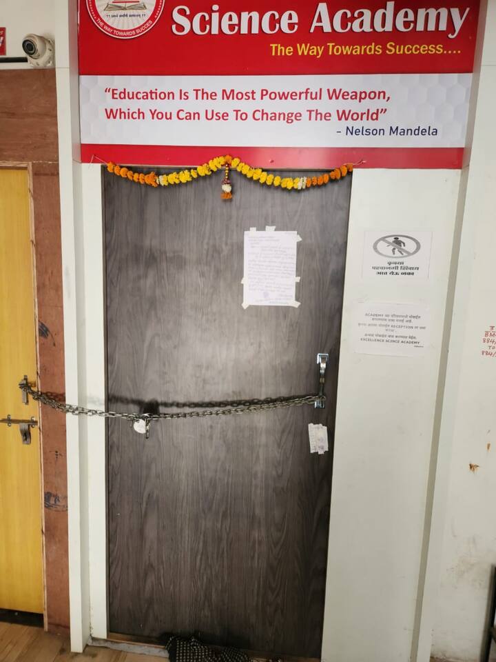 बारामतीतील मोहसीन पठाण हे बेकायदेशीर अकॅडमीवर कारवाई व्हावी या मागणीसाठी प्रांत कार्यालयासमोर आमरण उपोषण केले होते. त्यानंतर तहसीलदारांच्या उपस्थितीत बैठकित कारवाईचा निर्णय घेण्यात आला.