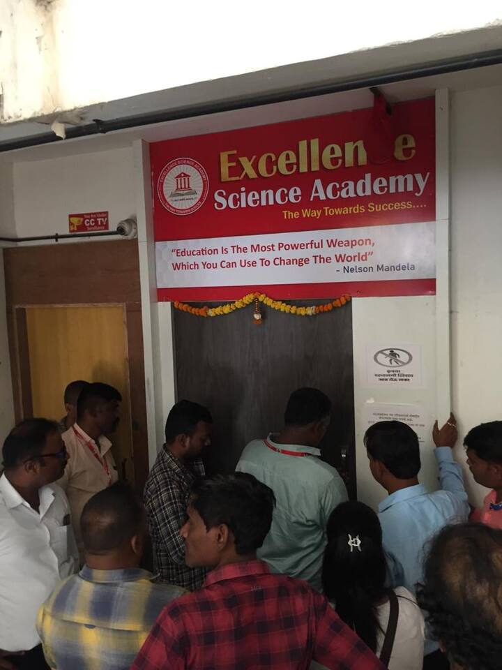 वारंवार लेखी सूचना करूनही अग्निशमन यंत्रणा कार्यान्वित न करणाऱ्या अकॅडमीवर बारामतीत नगरपरिषद प्रशासनाने टाळे ठोकले आहे.