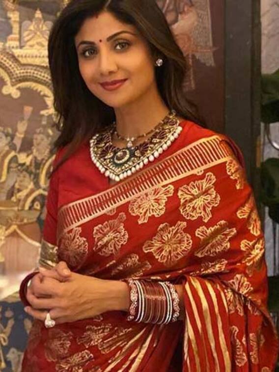 करवाचौथ पर खूबसूरत और यंग दिखने के लिए ये साड़ियां करें ट्राई