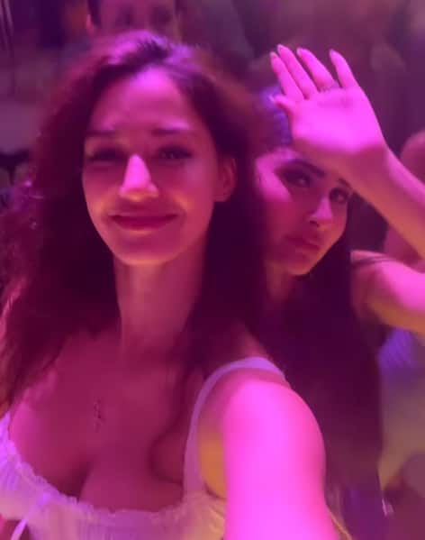 இவர் கடந்த சில நாட்களுக்கு முன் ஃபார்முலா 1 போட்டியை காண தன் தோழிகள் மௌனி ராய், கிருஷ்ணா ஷ்ரோஃப் ஆகியோருடன் கத்தார் சென்றிருந்தார்.