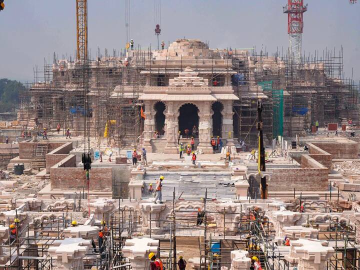 RAM Mandir: पीएम मोदी 22 जनवरी, 2024 को राम जन्मभूमि मंदिर में भगवान श्री रामलला सरकार के श्री विग्रह की प्राण प्रतिष्ठा में शामिल होंगे. इस दौरान 4000 संत- महात्मा प्रतिष्ठित महानुभाव उपस्थित रहेंगे.