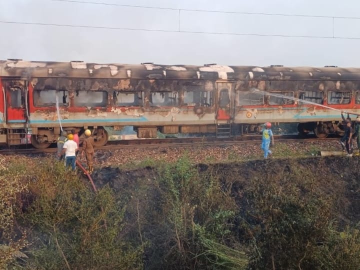 Patalkot Express Fire two coaches train going from Firozpur in Punjab to Seoni in Madhya Pradesh Patalkot Express Train Fire: पातालकोट एक्सप्रेस के चार कोच में लगी आग