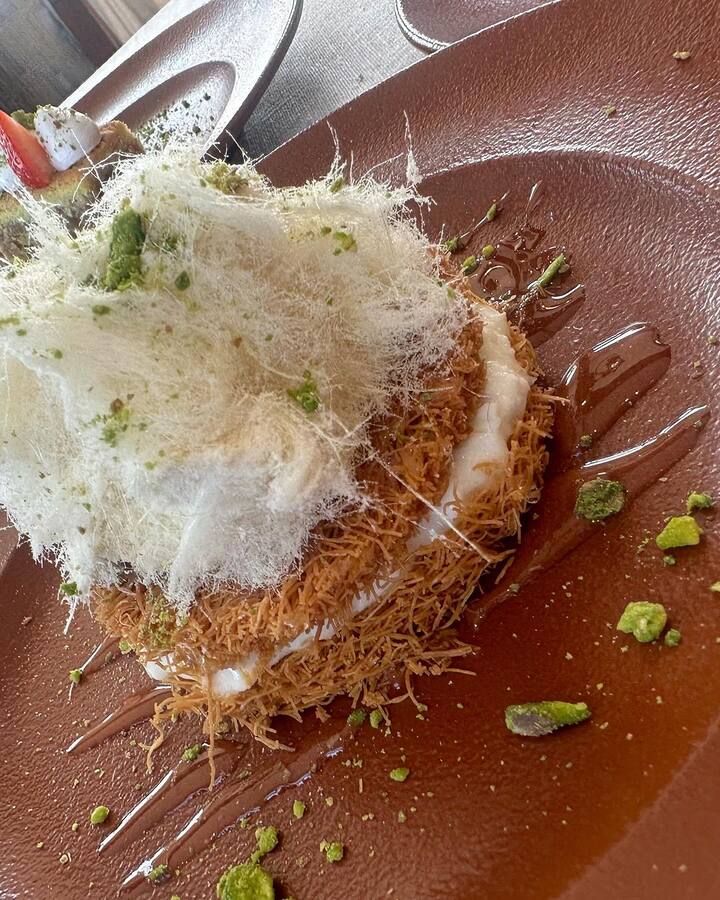 தீஷா, சுவைத்து மகிழ்ந்த குனாஃபாவின் புகைப்படம்..