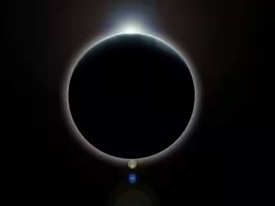 28 ઓક્ટોબરે થનારું આ ગ્રહણ ભારતમાં મધ્યરાત્રિ 01:05 થી શરૂ થશે અને 02:24 સુધી ચાલશે. વર્ષનું આ છેલ્લું ચંદ્રગ્રહણ મેષ રાશિમાં થશે.