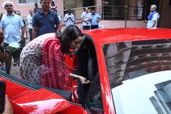 Photos: નવી Lamborghini લઈને મંદિરમાં પૂજા કરાવવા પહોંચી શ્રદ્ધા કપૂર, કારને કરી અગરબત્તી