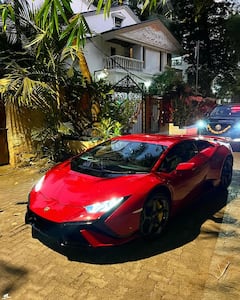 Lamborghini shraddha kapoor : आता श्रद्धा कपूर मुंबईच्या रस्त्यावर फिरणार चार कोटीच्या कारमध्ये!