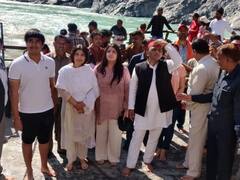 In Pics: परिवार संग देवप्रयाग तीर्थ पहुंचे सपा प्रमुख अखिलेश यादव, गंगा दर्शन कर की पूजा, देखें तस्वीरें