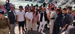 In Pics: परिवार संग देवप्रयाग तीर्थ पहुंचे सपा प्रमुख अखिलेश यादव, गंगा दर्शन कर की पूजा, देखें तस्वीरें