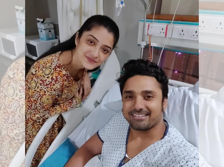 Telly actor rubel das hospitalized with dengue posts selfie with girlfriend actress sweta bhattacharya Rubel Das: 'উমা আমার সঙ্গেই ছিল সর্বক্ষণ', হাসপাতালের বিছানা থেকে বিজয়ার শুভেচ্ছা রুবেলের, পাশে শ্বেতা