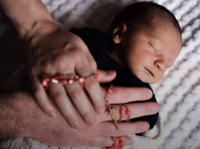 ਬੱਚੇ ਦਾ ਜਨਮ ਸਰਟੀਫਿਕੇਟ ਬਣਾਉਣ ਲਈ ਸਭ ਤੋਂ ਪਹਿਲਾਂ ਤੁਹਾਡੇ ਕੋਲ ਮਾਪਿਆਂ ਦਾ ਵਿਆਹ ਸਰਟੀਫਿਕੇਟ, ਮਾਪਿਆਂ ਦਾ ਆਧਾਰ ਕਾਰਡ ਅਤੇ ਹਸਪਤਾਲ ਵੱਲੋਂ ਦਿੱਤਾ ਗਿਆ ਜਨਮ ਪੱਤਰ ਹੋਣਾ ਚਾਹੀਦਾ ਹੈ। ਇਸ ਤੋਂ ਬਾਅਦ ਤੁਸੀਂ ਇਨ੍ਹਾਂ ਸਟੈਪਸ ਨੂੰ ਫਾਲੋ ਕਰ ਸਕਦੇ ਹੋ।