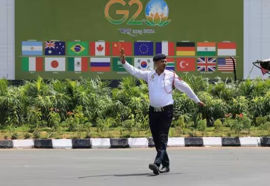 ਹੁਣ ਸ਼ਹਿਰਾਂ ਵਿੱਚ ਜ਼ਿਆਦਾਤਰ ਚਲਾਨ ਪੁਲਿਸ ਵੱਲੋਂ ਨਹੀਂ ਸਗੋਂ ਸੜਕਾਂ ’ਤੇ ਲੱਗੇ ਕੈਮਰਿਆਂ ਅਤੇ ਲਾਲ ਬੱਤੀਆਂ ਰਾਹੀਂ ਕੀਤੇ ਜਾਂਦੇ ਹਨ।