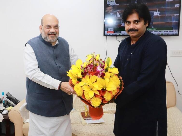 Pawan Kalyan meets Amit shah in delhi to discuss seats adjustment in Telangana Pawan - Amit Shah Meet: అమిత్ షా - పవన్ కల్యాణ్ భేటీ, తెలంగాణలో పొత్తులపై చర్చలు