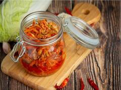 खाने का ज़ायका बढ़ा देगा प्याज़ का ये चटपटा अचार, बच्चे, बड़े सभी करेंगे इस Pickle रेसिपी से प्यार