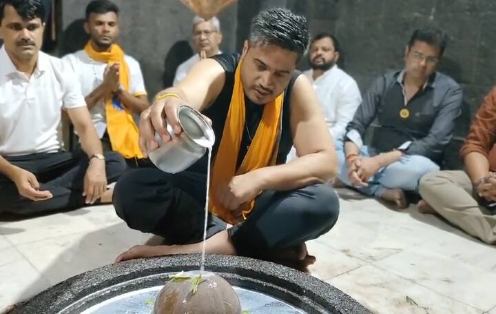 ही यात्रा तुळापूर मार्गे फुलगाव वरून वढू बंधाऱ्यावरून पुढे आली.