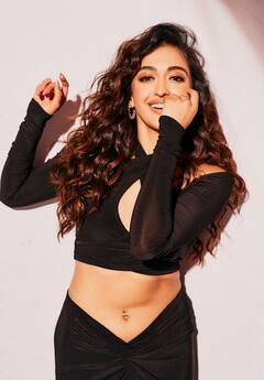 Gayatri Bhardwaj Photos : మాస్ మహారాజా 'టైగర్' బ్యూటీ గాయత్రి భరద్వాజ్ సూపర్ ఫోటోషూట్