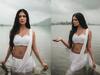 Malavika Mohanan Photos : குளத்தில் வெள்ளை தாமரையாய் மலர்ந்திருக்கும் நடிகை மாளவிகா மோகனன்!