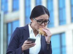 Health: શું આપ પણ ઝડપથી ભોજન કરવાનું પસંદ કરો છો? તો સાવધાન, થશે આ નુકસાન