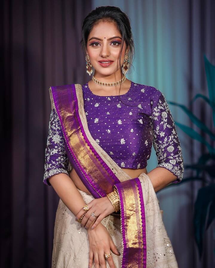 આ સિરિયલમાં સંધ્યા કોઠારીનું પાત્ર ભજવીને તે દરેક ઘરમાં ફેમસ થઈ ગઈ હતી. આ પછી તે ઘણી ફિલ્મોમાં પણ જોવા મળી છે.