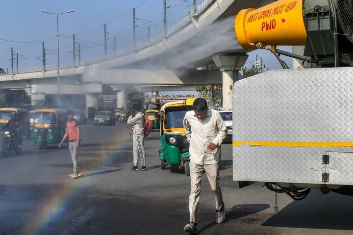 इस मशीन को एंटी स्मॉग गन कहा जाता है, जो पॉल्यूशन को कम करने का काम करती है.