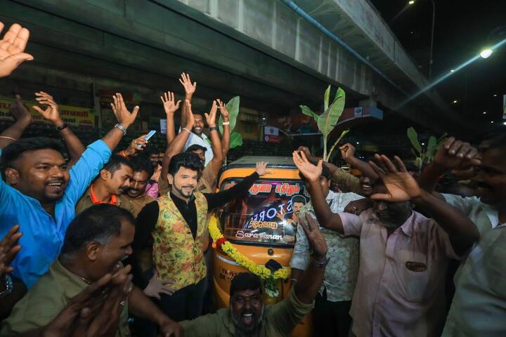 விஜயதசமி அன்று எடுத்த இந்த நான்கு புகைப்படங்களை சமூக வலைதளத்தில் பதிவிட்டுள்ளார்