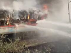 Patalkot Train Fire: आगरा से झांसी रूट पर पातालकोट एक्सप्रेस की चार बोगी में लगी आग, सामने आई तस्वीरें