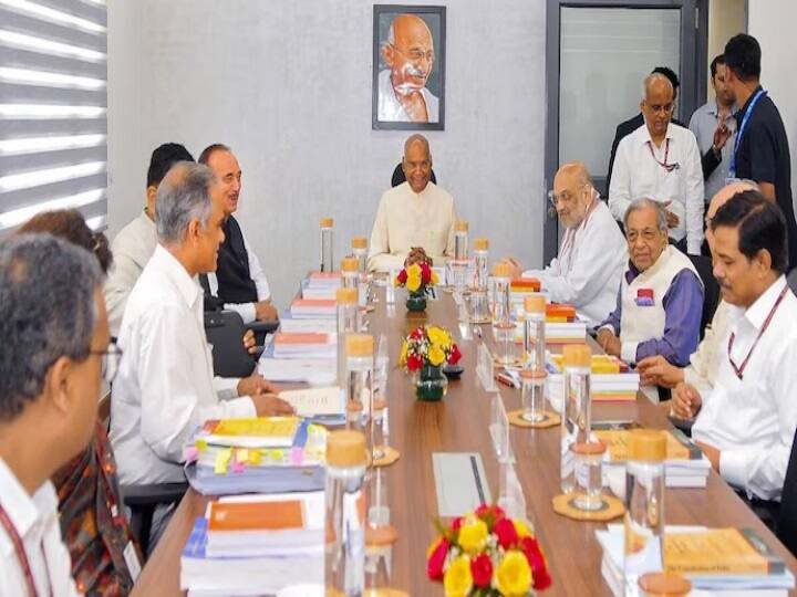 Law Commission Chief Ritu Raj Awasthi and Members Meet Ram Nath Kovind Led Panel On one nation one election One Nation One Election : ஒரே நாடு ஒரே தேர்தல்.. அரசியல் கட்சிகள் என்ன சொல்லப்போகிறது? உயர்மட்ட குழு எடுத்த முடிவு