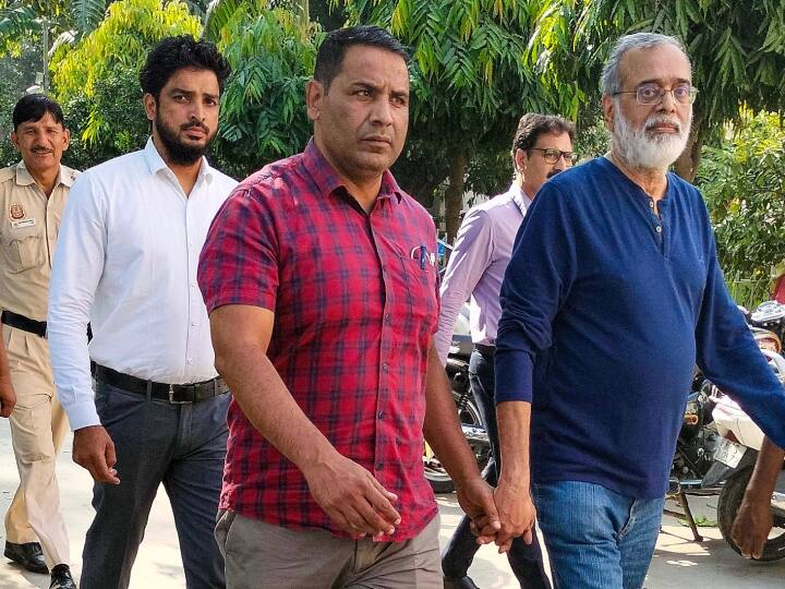 Newsclick Row Delhi Court sends Prabir Purkayastha Amit Chakravarty to police custody till Nov 2 NewsClick Row: न्यूजक्लिक मामले में प्रबीर पुरकायस्थ और अमित चक्रवर्ती को राहत नहीं, कोर्ट ने 2 नवंबर तक पुलिस हिरासत में भेजा