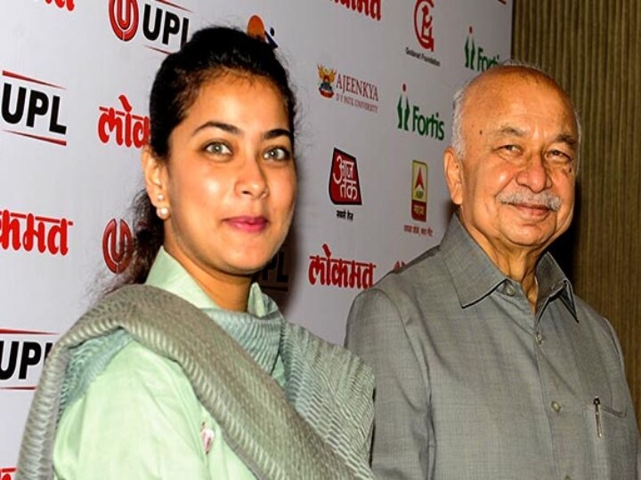 Sushilkumar Shinde: முன்னாள் முதலமைச்சர், முன்னாள் உள்துறை அமைச்சர்! அரசியலில் இருந்து ஓய்வு பெற்றார் சுஷில்குமார் ஷிண்டே - காங்கிரஸ் அதிர்ச்சி