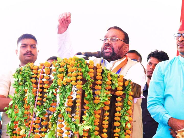 Uttar Pradesh Swami Prasad Maurya reaction on Jagatguru Paramhansacharya statement and attack on bjp UP Politics: जगतगुरू परमहंसाचार्य के बयान पर स्वामी प्रसाद मौर्य का पलटवार, बोले- यूपी में बाबा की सरकार इसलिए...