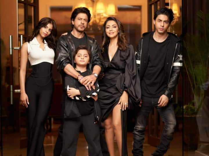 Shah Rukh Khan के बच्चे भी एक्टर की तरह सोशल मीडिया पर तगड़ी फैन फॉलोइंग हैं. लेकिन उनकी लाइफ से ज्यादा फैंस ये जानने के लिए एक्साइटिड रहते हैं आखिर वो कौन सा धर्म मानते हैं.