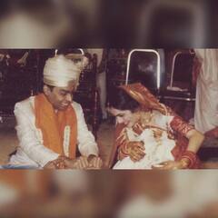 Nita Ambani wedding Pics: अपनी शादी में लाल साड़ी पहन बेहद खूबसूरत दुल्हन बनी थीं नीता अंबानी, वायरल हुई कपल की अनदेखी तस्वीरें