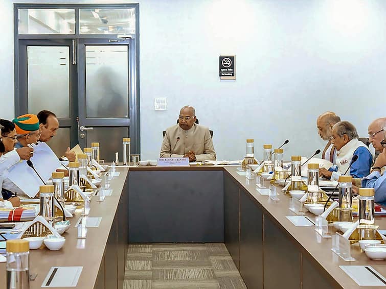 Law Commission Meets Ram Nath Kovind-Led Panel On '1 Nation, 1 Poll' give detailed presentation 'One Nation, One Poll': Law Commission Holds Discussion With Ram Nath Kovind-Led Panel