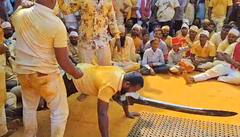 Jejuri Khanda :  सोन्याच्या जेजुरीत 'मर्दानी दसरा'  42 किलोंची तलवार उचलण्यासाठी स्पर्धा!