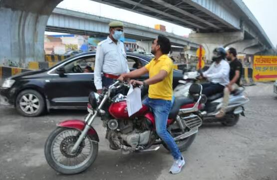 ਇਸ ਵੈੱਬਸਾਈਟ 'ਤੇ ਜਾਣ ਤੋਂ ਬਾਅਦ, ਤੁਹਾਨੂੰ Get Challan Status ਦੇ ਵਿਕਲਪ 'ਤੇ ਕਲਿੱਕ ਕਰਨਾ ਹੋਵੇਗਾ। ਇਸ ਤੋਂ ਬਾਅਦ ਤੁਹਾਨੂੰ ਵਾਹਨ ਨੰਬਰ, ਚਲਾਨ ਨੰਬਰ ਜਾਂ ਲਾਇਸੈਂਸ ਨੰਬਰ ਵਰਗੀ ਕੁਝ ਜਾਣਕਾਰੀ ਦੇਣੀ ਪਵੇਗੀ।