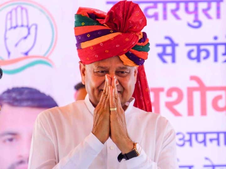 Rajasthan Assembly Elections 2023 CM Ashok Gehlot met BJP MLA Suryakanta Vyas said she did not get ticket because she praised me Rajasthan Election 2023: बीजेपी विधायक सूर्यकांता व्यास से मिले सीएम गहलोत, बोले- मेरी तारीफ करने के कारण काटा इनका टिकट