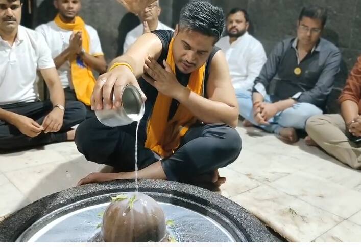 यावेळी आमदार अशोक पवार, रोहित पाटील, देवदत्त निकम यांच्यासह विविध पदाधिकारी उपस्थित होते.