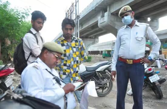 ਤੁਸੀਂ ਇੱਕ ਮਿੰਟ ਵਿੱਚ ਆਪਣੀ ਬਾਈਕ ਜਾਂ ਕਾਰ ਦਾ ਚਲਾਨ ਚੈੱਕ ਕਰ ਸਕਦੇ ਹੋ। ਇਸਦੇ ਲਈ ਤੁਹਾਨੂੰ echallan.parivahan.gov.in 'ਤੇ ਜਾਣਾ ਹੋਵੇਗਾ।