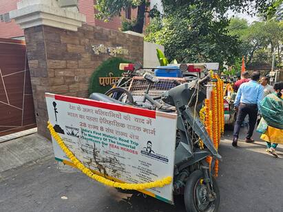 मेरी माटी मेरा देश या संकल्पनेत उमेश जाधव यांचे आगळेवेगळे योगदान दिले आहे. लाखो किमीचा प्रवास करून त्यांनी 180 शहिदांच्या घरची माती गोळा केली आहे.