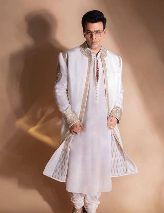 करण जौहर ने अपनी पर्सनल लाइफ को भी खुली किताब की तरह रखा है और उन्होंने खुद के गे होने और अपनी सेक्सुएलिटी को लेकर भी कई बार बात की है.