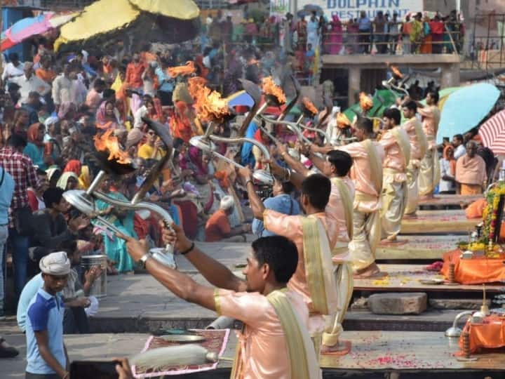 Chandra Grahan 2023 on 28 October Varanasi Ganga Aarti Time Will Be Changed ann Chandra Grahan 2023: बनारस में 32 वर्षों में चौथी बार टूटेगी प्राचीन परंपरा, गंगा आरती का बदला गया समय
